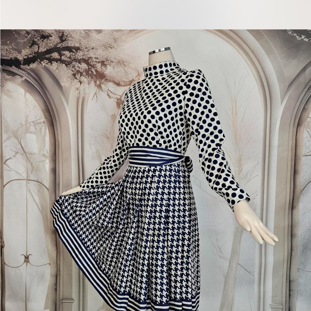 1960s Saks  5th Ave Dress - Picture 2 of 4